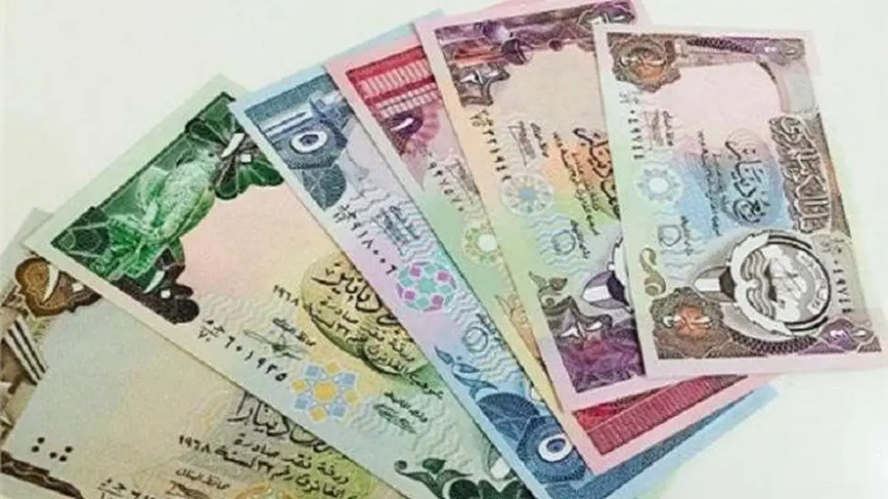 بداخل البنك المركزي بكام؟.. سعر الدينار الكويتي اليوم الأحد 12 أبريل 2026